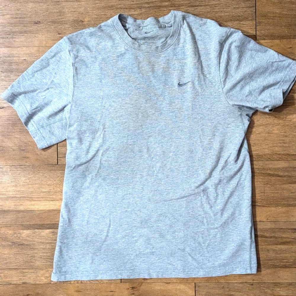 Nike men's short sleeve t shirt